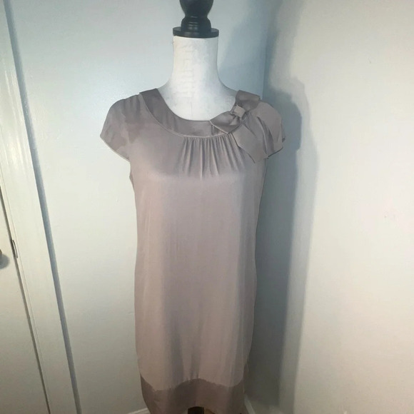 H&M , 8 midi, mauve, caplet sleeves, neckline ribbed asymmetrical bow tie. - Picture 6 of 8
